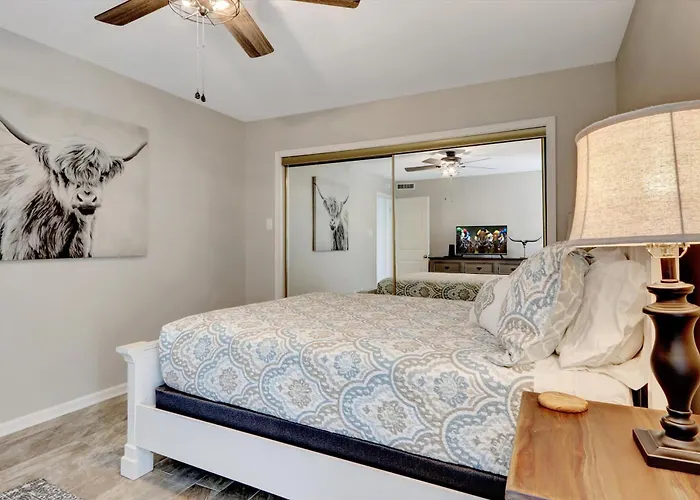 Lakefront Hot Springs Condo With Pool Access!