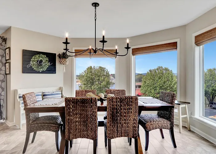 Lakefront Hot Springs Condo With Pool Access!